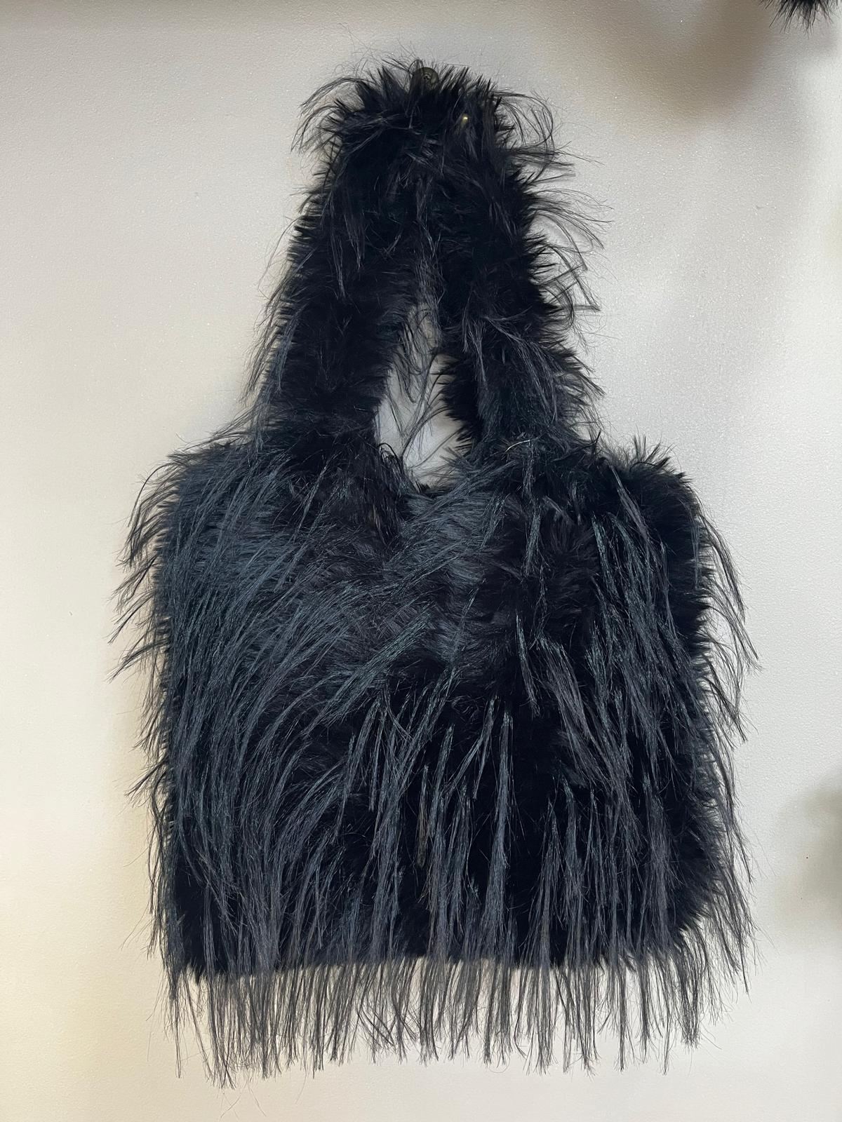 Sac noir fausse fourrure