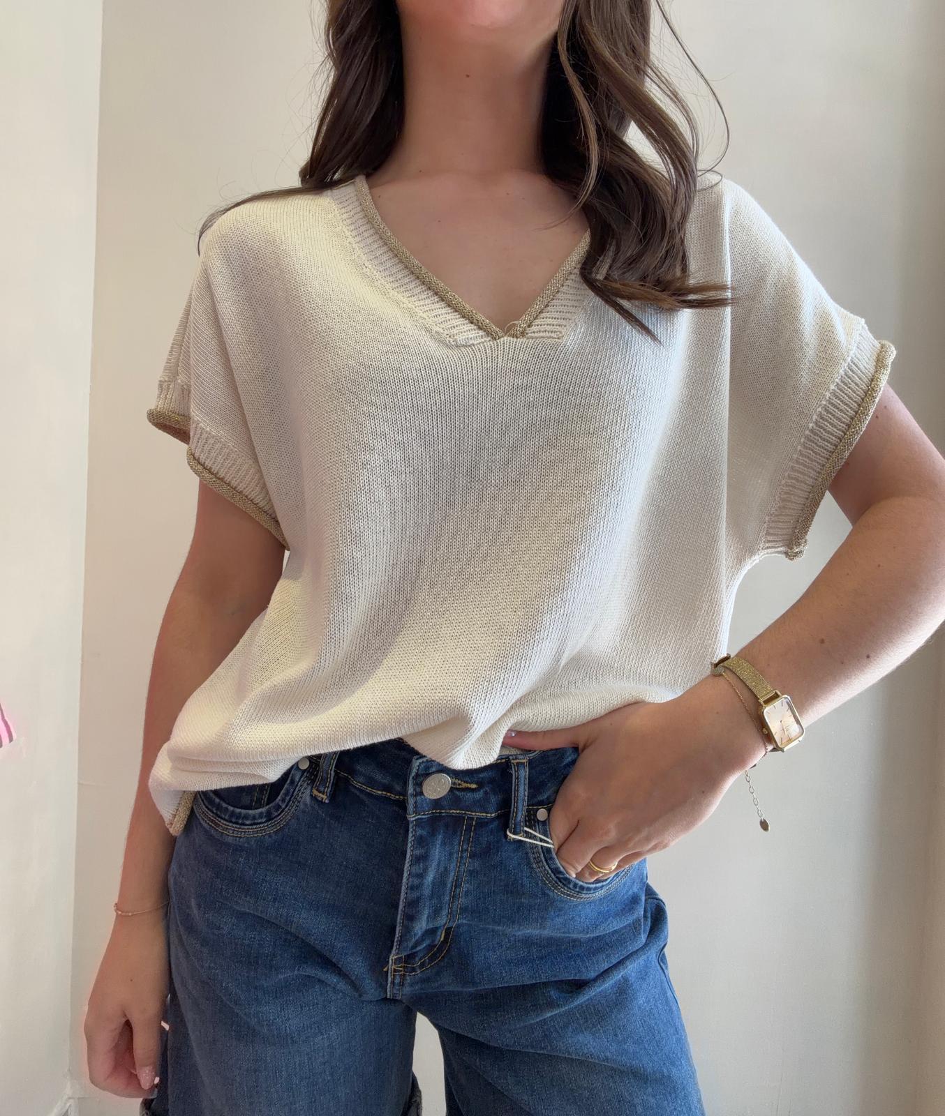 T-shirt beige avec col doré