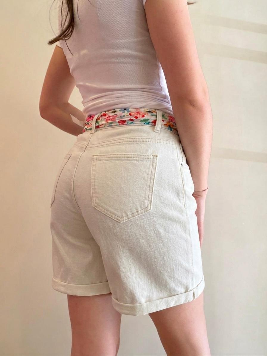 Short blanc avec foulard