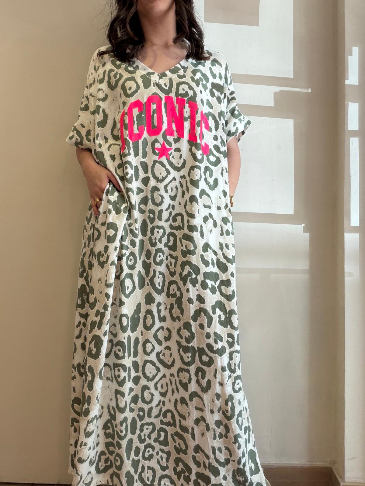 Robe kaki "iconic"