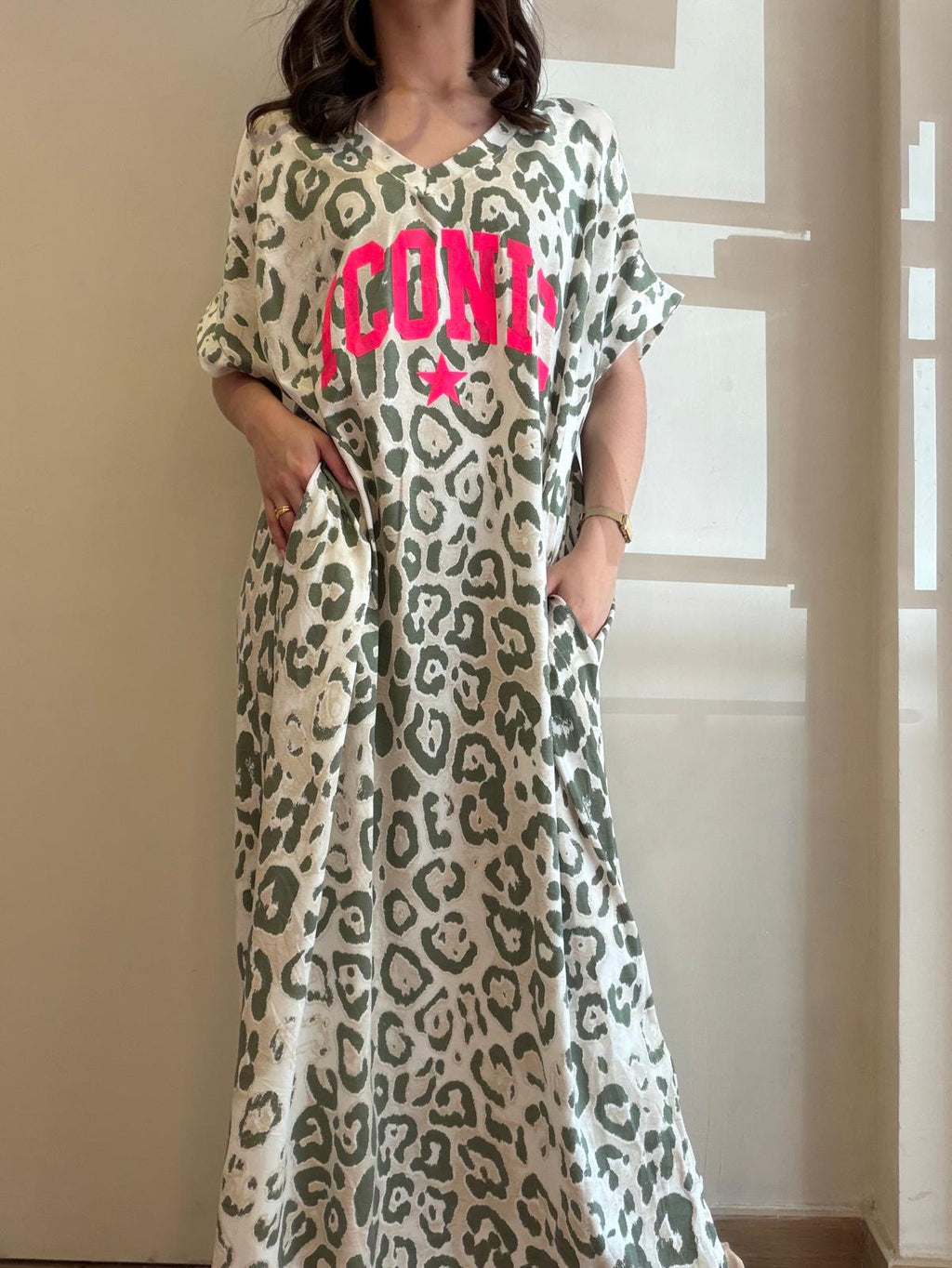 Robe kaki "iconic"